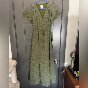 Green midi dress with polka dots